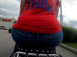 Big ass babe flashes on motorcycle ride