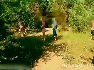 i'm voyeuring this big ass chick flashing in the changing room