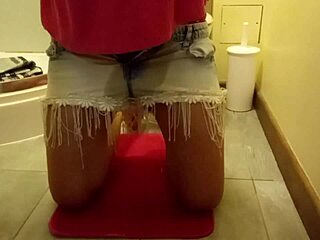 Cute Girl Wets Herself While Using Dildo