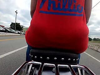 Big ass babe flashes on motorcycle ride