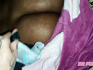 Deixei O Rabo E A Pussy Cremosa De Fora Para O Meu Inquilino Pagar A Renda