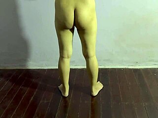 look at this fine ass amateur girl working out at home, shaking her big booty