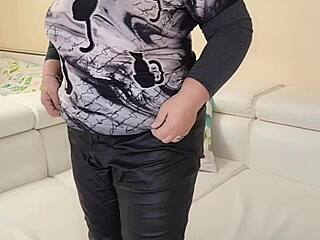 Thick Busty Granny Strips Completely Naked