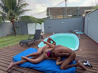 Mais Gostosa a Ninfetinha Mais Rabuda do XVideos Podendo no Peito Sem Camisinha