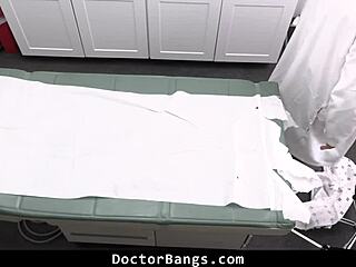 Teen with pain wants to reverse pregnancy by fucking doctor. 😲