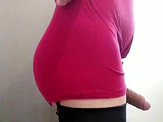 Travesti Vini�ndose Rico En Dildo