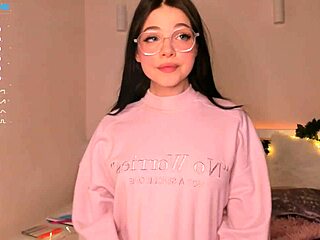 Petite liza shows off her big tits in w0wgirls web chat