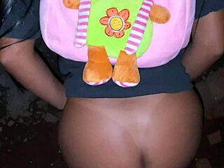 public latina offers ass in outdoor brazilian amateur scene