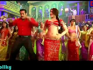 Kareena's hottest navel show leaves you breathless with those big tits!