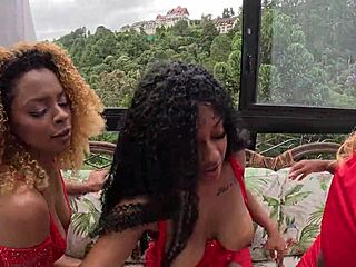 Minhas Amigas Me Ensinaram a Usar Brinquedos com Brazilian Big Pussy Play