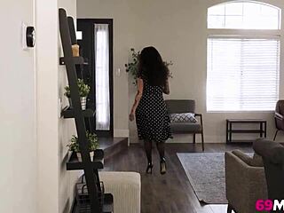 hey milfs sharing tips on worshipping that hard cock right