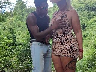 milf tiffany swallows monster cock em público