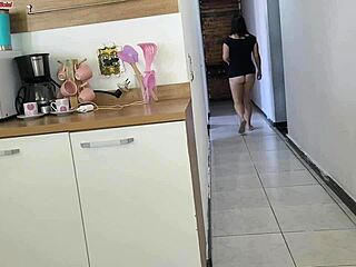 Sexo arriscado enquanto meu marido estava no banho transei com amigo dele quase fomos pego 😈