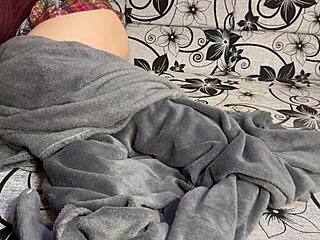 i gets blowjob and cums inside hairy pussy hopin to get her pregnant