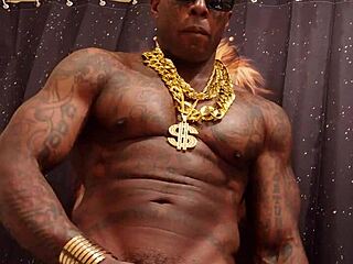 Hallelujah Johnson, the African king, receives intense BBC worship from a eager brunette admirer.