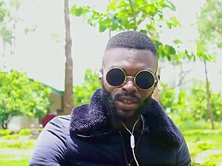 Afrique centrale shows intense African outdoor fucking with big cock and creampie 😈