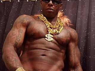 Hallelujah Johnson, the African king, receives intense BBC worship from a eager brunette admirer.