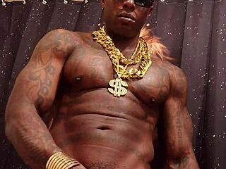 Hallelujah Johnson, the African king, receives intense BBC worship from a eager brunette admirer.