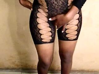 Hey, check out myself as Dee in this fun package for happy wanks!