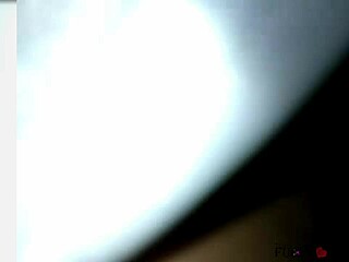 Vecina Invita A Ver Porno Y Da Sentones En Cama Con Apretado Culo Mexicano