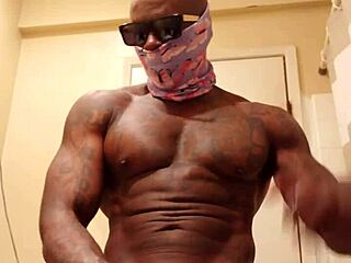 Discover Hallelujah Johnson in a unique solo session, tall muscular bodybuilder shares intriguing content for channel subscription at 1.99