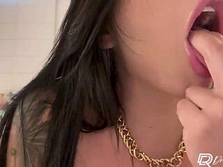 Damn, this hot rabuda is pulling off her tight gym shorts wedged in her big ass