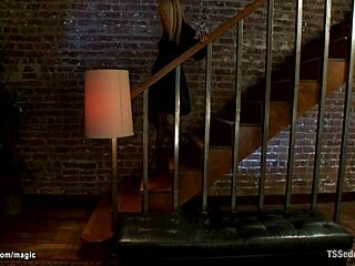 Shemale blackmails and fucks courier with kinky anal intensity