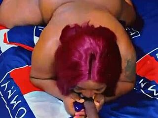 Amateur Shaved Pussy Close-Up in Homemade Hairless Masturbation Quickie