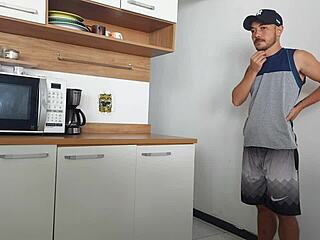 sexo arriscado com amigo enquanto marido no banho quase pegos transando rough