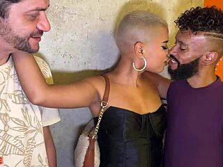 garota infiel em menage a trois com homens velhos