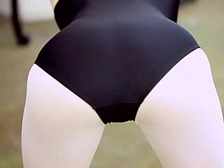 Classical Music During Ballet Practice Leads To Passionate Lesbian Licking And Fingering