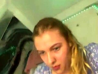 Amateur bbw teen enjoys incredible anal with huge dildo