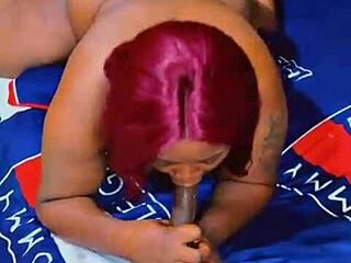 Amateur Shaved Pussy Close-Up in Homemade Hairless Masturbation Quickie