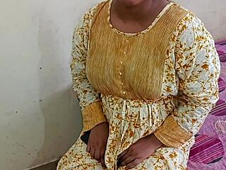 18 YERS YOUNG DESI HOT TEEN MUSLIM GIRL FUCKING IN DOGGY