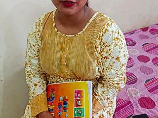 18 YERS YOUNG DESI HOT TEEN MUSLIM GIRL FUCKING IN DOGGY