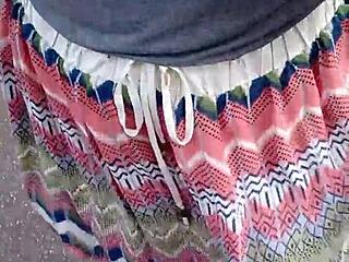 na varanda chupando e dando a buceta ao ar livre