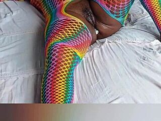 Chupando gostoso a buceta da preta com dedadas e lambidas na big pussy da ebony bbw