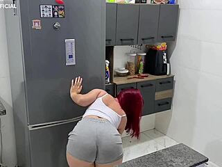 consegui contratar essa empregada? fiquei louco de tesão com a bunda dela! olha a roupa que ela veio na minha casa?