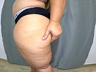 i shake my fat ass and spread huge pussy lips in homemade sensual show as curvy latina milf