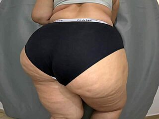 i shake my fat ass and spread huge pussy lips in homemade sensual show as curvy latina milf