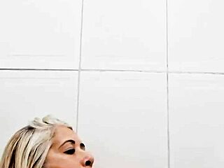 Blonde Milf In Bathroom Backstage Enfiando Consolo Na Buceta With Toys Solo