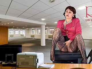 Naked Secretary Seduces Boss Showing Pussy Tits And Masturbating Cunt Wildly!