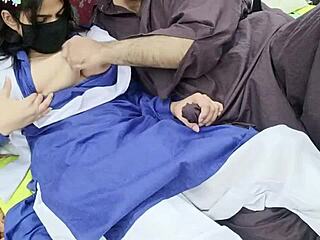 यूनिफॉर्म वाली देसी स्टूडेंट को बूढ़ा आदमी जोरदार चोद रहा है