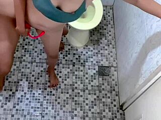 rekaman cctv toilet sekolah menunjukkan gadis ini orgasme sampai kejang kejang