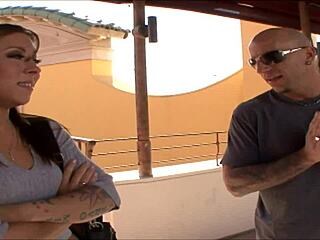 Vivian jixxer SPIES on camel toe in BED with heels lingerie fishnets. Milf gets assfucking fingering in doggystyle bent over anal. Shaved pussy licked in masturbation.