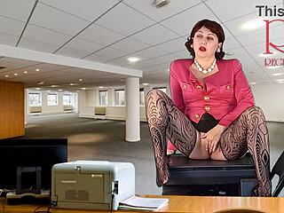 Naked Secretary Seduces Boss Showing Pussy Tits And Masturbating Cunt Wildly!