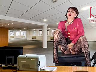 Naked Secretary Seduces Boss Showing Pussy Tits And Masturbating Cunt Wildly!