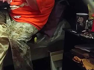 Raw fat stepmom flashes milf ass at monster big black cock