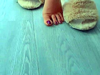 Desi College Girl Sensual Skirt Masturbation Leads to Orgasm!