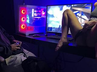 Esposa debe competir contra marvel spider-man 2 subtítulos en español! Damn, that femdom handjob game with Latina milf in homemade bedroom competition.